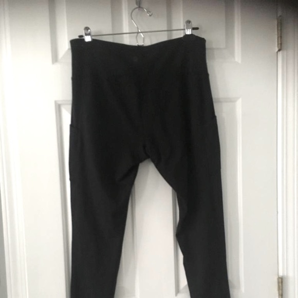 High Waist Yoga Leggings with Pockets - Black Colour - Picture 2 of 4